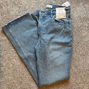 NWT Abercrombie & Fitch The 70’s Vintage Flare (ultra high rise) Size 28 (6R)